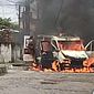Vídeo: ambulância de empresa privada pega fogo e explode na parte alta de Maceió