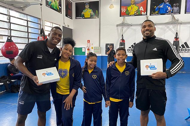 Seleção Brasileira de Boxe recebe homenagem das crianças da LBV para as Olimpíadas de Paris