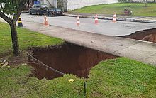 Após cratera que ameaça casas em Satuba, Prefeitura de Rio Largo terá que fazer desvio em galeria de águas