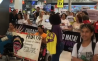 Mulheres fazem protesto após feminicídio contra gerente de loja de shopping da parte alta