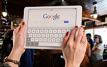 Google paga US$ 10 bilhões por ano para manter monopólio de buscas, dizem EUA