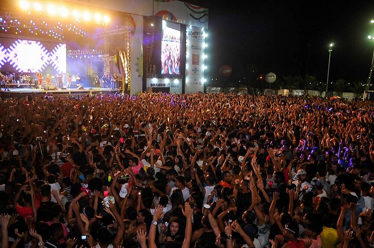Evento reuniu milhares de pessoas no Estacionamento do Jaraguá