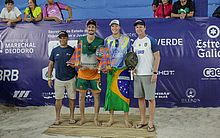 Brasileiros levam títulos em noite histórica do Macena Open, na Praia do Francês