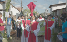 Centenas de fiéis celebram Domingo de Ramos com programação religiosa em Ipioca