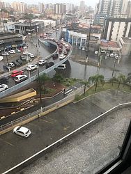 Viaduto na Jatiúca tem congestionamento após chuva torrencial (Foto: Reprodução / Redes Sociais)