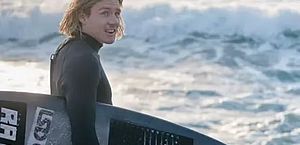 Surfista é atacado por tubarão e tem perna levada pela maré, na Austrália