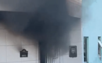 Vídeo: vazamento de gás causa incêndio e casa fica destruída no Feitosa