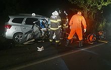 Acidente entre minivan e retroescavadeira deixa um morto, em Maragogi