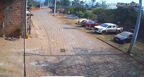 Motorista se joga de caminhão antes de veículo despencar de rodovia