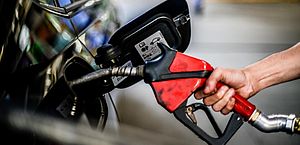 Pelo menos 10 estados reduzem ICMS; preço do combustível começa a cair