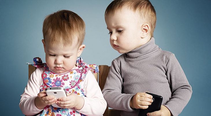 Criança que usa celular ou tablet demais tem mais chance de ter 12 tipos de câncer