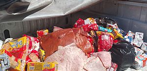 Carnes, linguiças e queijos: 220 kg de alimentos são apreendidos em supermercados e laticínios