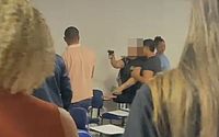 Policial ameaça colega de sala com revólver e gera tumulto em faculdade de Maceió 