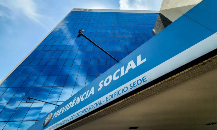 O INSS informou que paga, atualmente, 40 milhões de benefícios a aposentados, pensionistas e titulares de auxílios