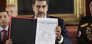 Líder da oposição participa de manifestação e diz que regime de Maduro está perto do fim