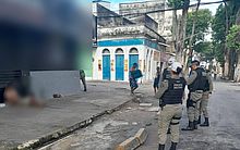 Homem é encontrado morto na calçada da Rua das Árvores, no Centro de Maceió