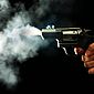 Casal de adolescentes acha pistola em quarto e é socorrido após ser atingido com disparos