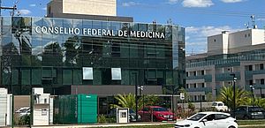 Falsa médica: Conselho Federal e universidade não encontram registros de mulher que atendia em Maceió