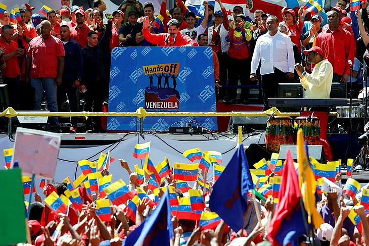 O presidente da Venezuela, Nicolás Maduro, discursa para apoiadores na capital Caracas