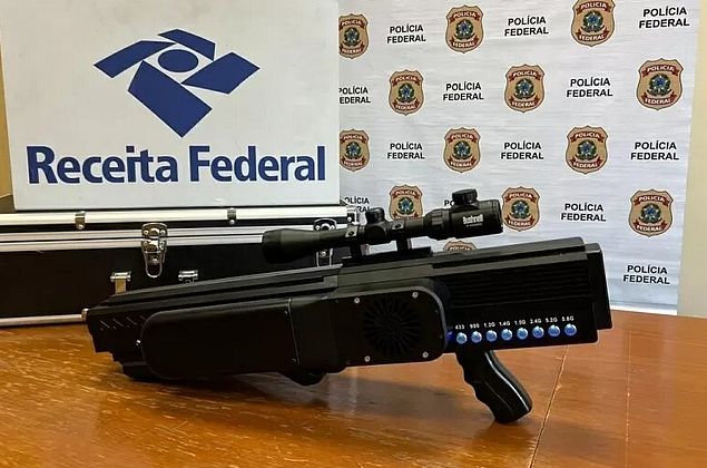 Homem é preso ao buscar fuzil antidrone importado ilegalmente nos Correios