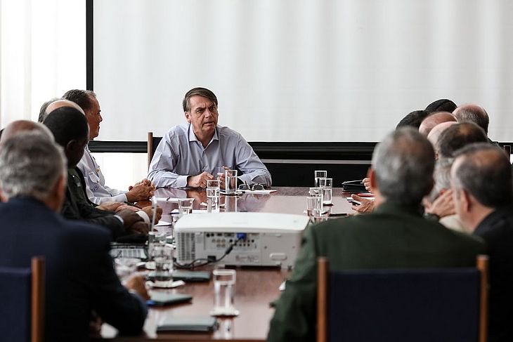 Bolsonaro reunido com ministros