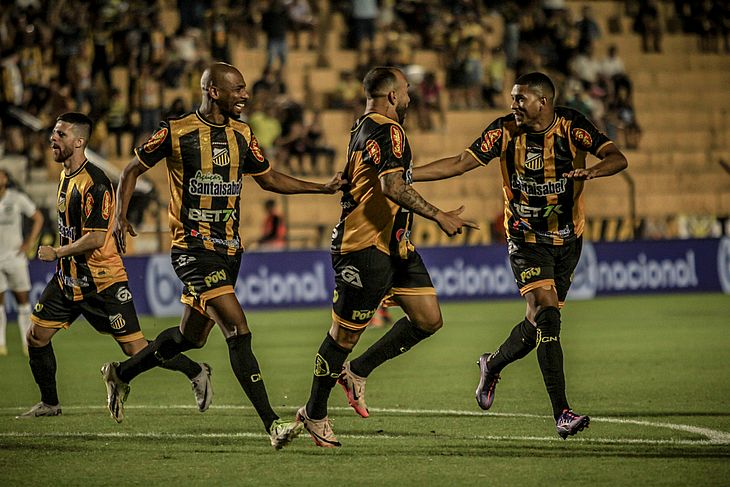 Jogador Rodolfo em comemoração de Gol, durante a partida entre Novorizontino e Goiás, valido pela 19° rodada do Campeonato Brasileiro Série B, realizado no Estádio Jorge de Biasi