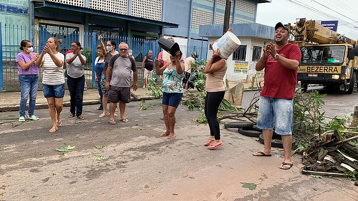 Há mais de 30 dias moradores da região enfrentam problemas de falta de água