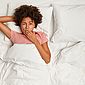 Pesquisa global mostra o que está atrapalhando o sono feminino; confira