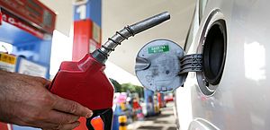 Governador anuncia redução da alíquota do ICMS sobre combustíveis de 29% para 17% em Alagoas