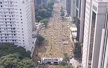 Ato em defesa de Bolsonaro faz multidão ocupar quarteirões na Avenida Paulista