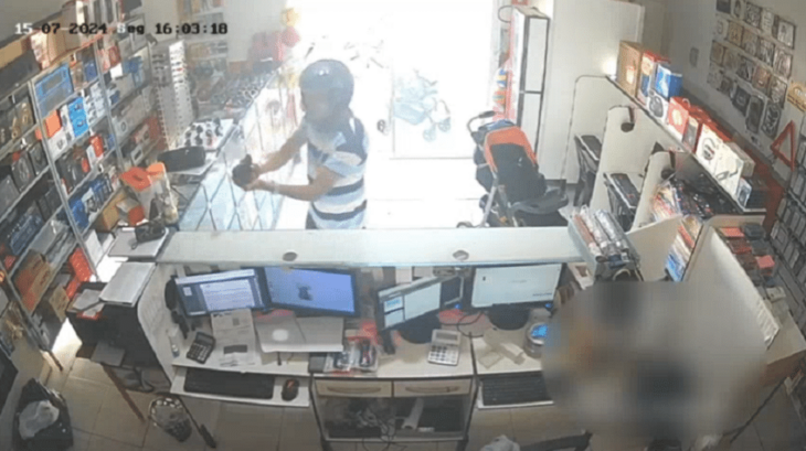 Homem invade trabalho e atira contra ex após ter número bloqueado