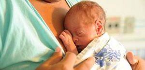 Entenda o que é o 'método Canguru', que salva vida de bebês prematuros e de alto risco