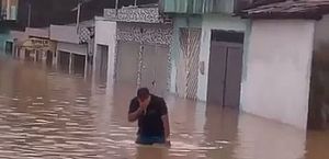  Desespero de homem que perdeu tudo na inundação em União comove web