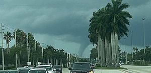 Vídeos: tornados atingem os EUA antes da chegada do furacão Milton