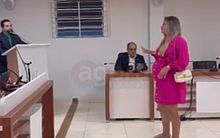 Vídeo: mulher grávida "invade" sessão e cobra vereador por abandono, em Alagoas