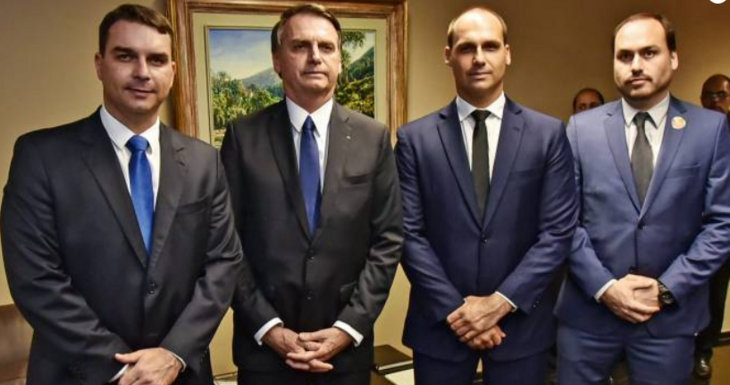 Flávio Bolsonaro, Jair Bolsonaro, Eduardo Bolsonaro e Carlos Bolsonaro