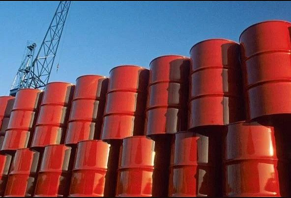 Com invasão, petróleo passa de US$ 100 o barril. Bolsa russa cai 45%