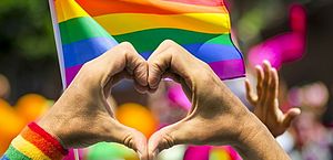 Conheça pessoas influenciadoras surdas da comunidade LGBTQIA+