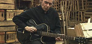 Morre Lanny Gordin, mítico guitarrista que tocou com Gil e Gal Costa, aos 72 anos