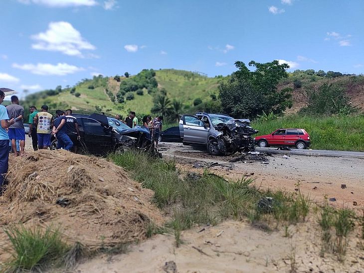 Grave acidente envolveu dois veículos de passeio em Joaquim Gomes