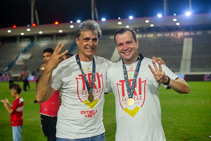 Mário Marroquim e o técnico Daniel Paulista