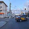 Vídeo: carro bate e derruba semáforo na Jatiúca durante a madrugada