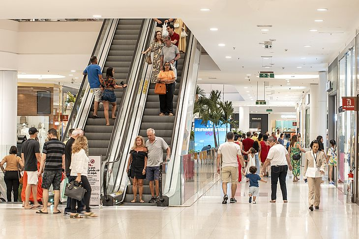 Lojas dos shoppings e do Centro da capital  vão abrir no feriado