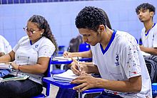 IA é usada por 30% dos alunos no Brasil, segundo pesquisa