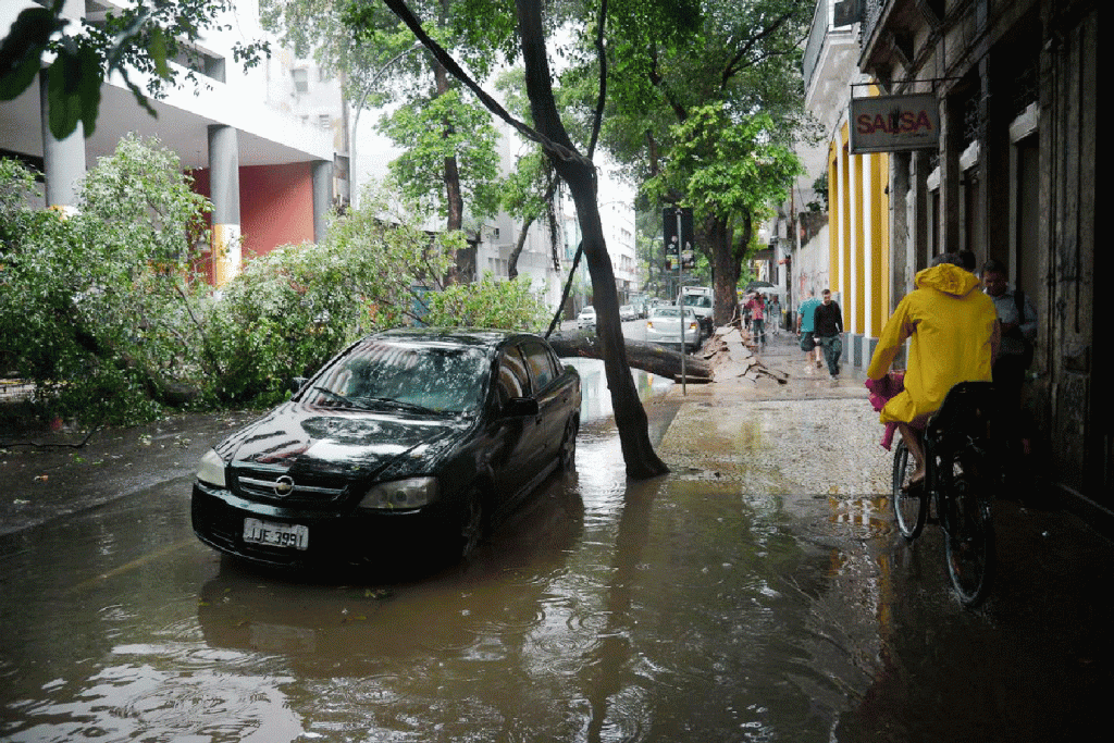 Chuva Forte Atinge O Rio E Cidade Entra Em Estágio De Atenção Tnh1 